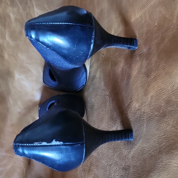 **Removing 6/30**Joan & David Vegan Leather and Fabric Pumps - Picture 4 of 10